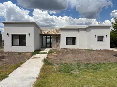 Casa a estrenar · Al lago · 4 Ambientes · Pileta · San Sebastián · Escobar