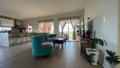 Venta Casa · 3 Dormitorios · Galeria con Parrilla · Jardin · Santa Isabel Etapa 2