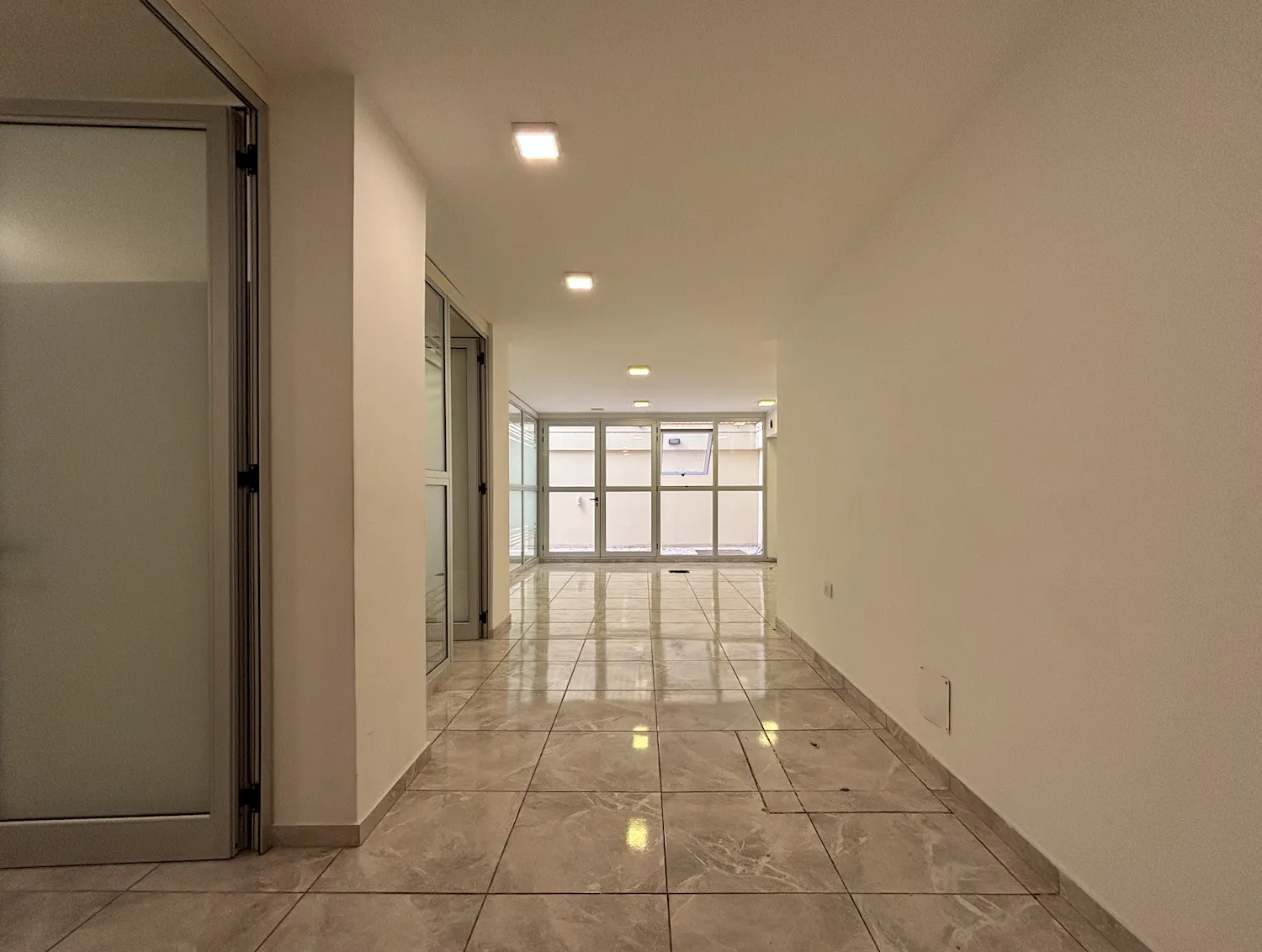 Venta Oficina · Subsuelo · Muy Luminosa · Patio · SUM · Recoleta - Foto 2