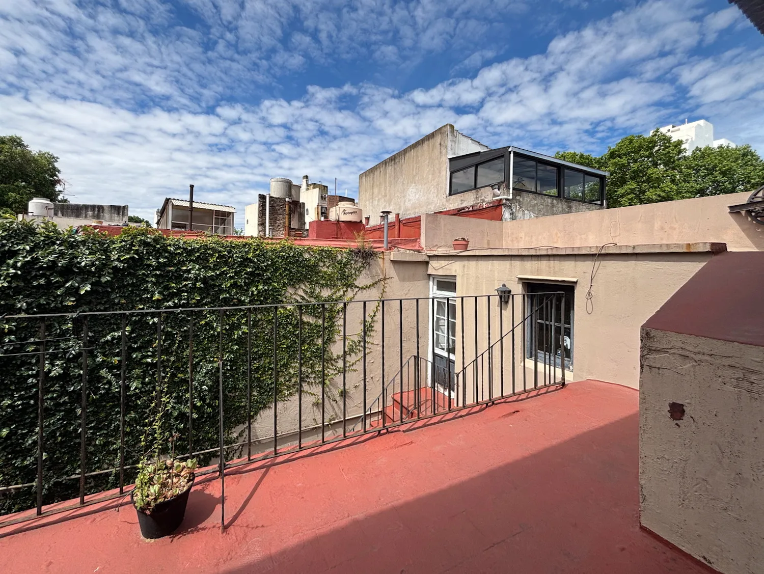Venta PH · 3 dormitorios · Patio central · Terraza · Flores - Foto 7